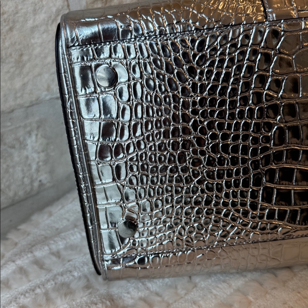 Micheal Kors- Bedford Travel Weekender Bag/ Silver Crocodile Embossed Handbag - Picture 12 of 13